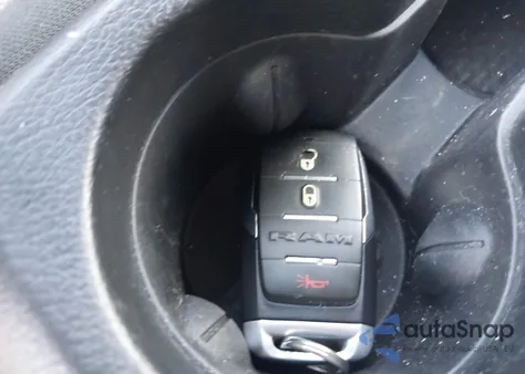 2021 Ram 1500 Big Horn 4X4 6'4 Box z USA, uszkodzony, nr VIN 1C6RRFBG0MN646763